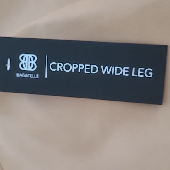 BAGATELLE COLLECTION CHOPPED WIDE LEG FAUX LEATHER PANTS SIZE MEDIUM - Picture 3 of 9